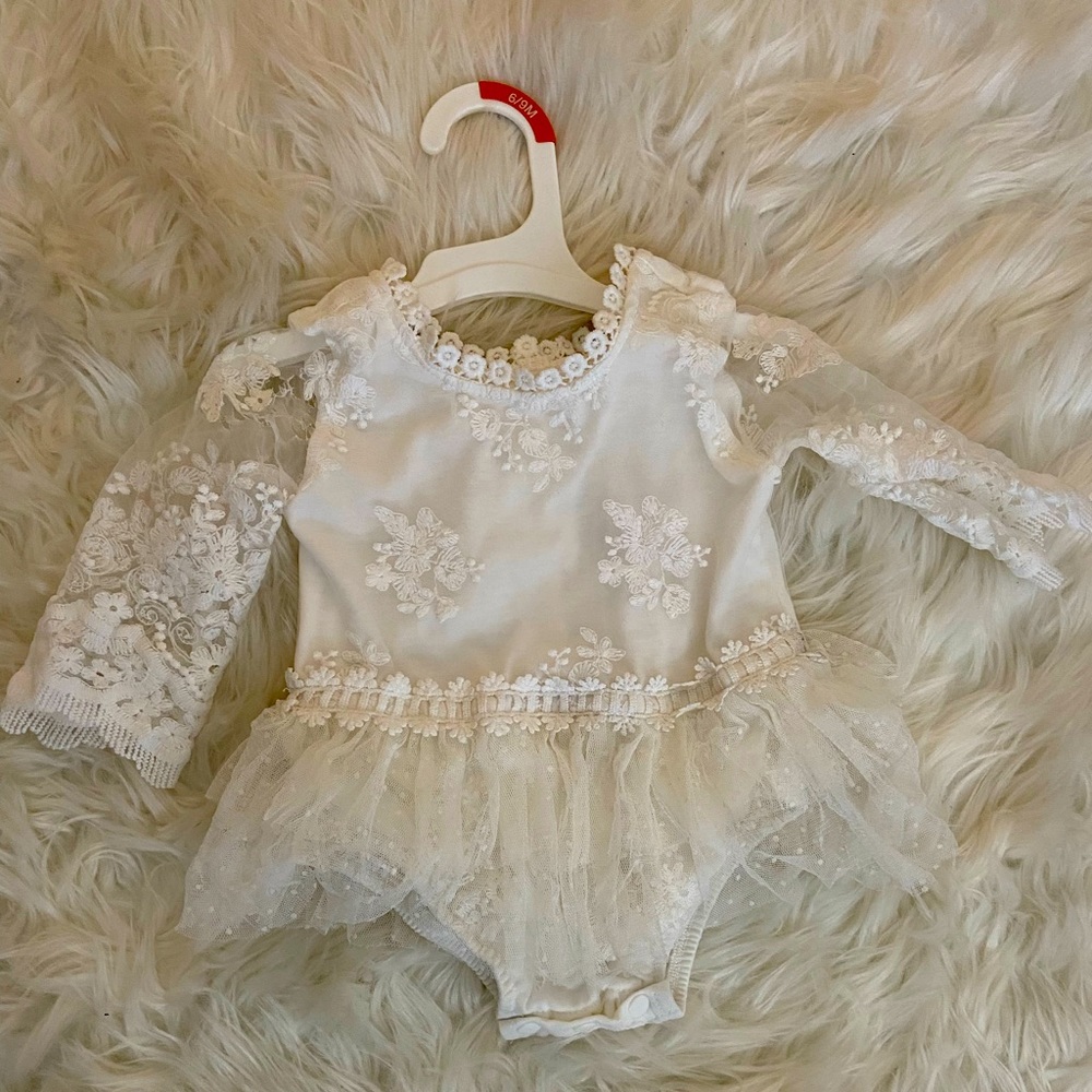 White lace onesie dress 6-9m